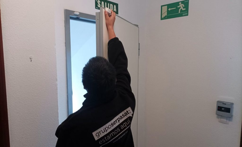 sensores magnéticos para puertas y ventanas